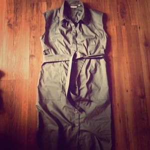 Sleeveless Olive button front dress - L